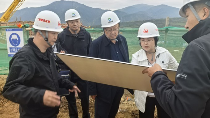 張佩峰調(diào)研督導榆中縣山洪災害受損戶安置點建設推進情況